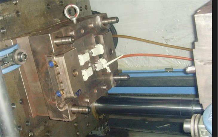 plastic mold precise e27 thread similar Bticino